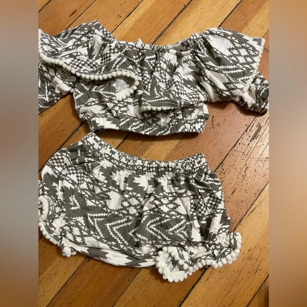 Kate Quinn two piece set! - Picture 1 of 2